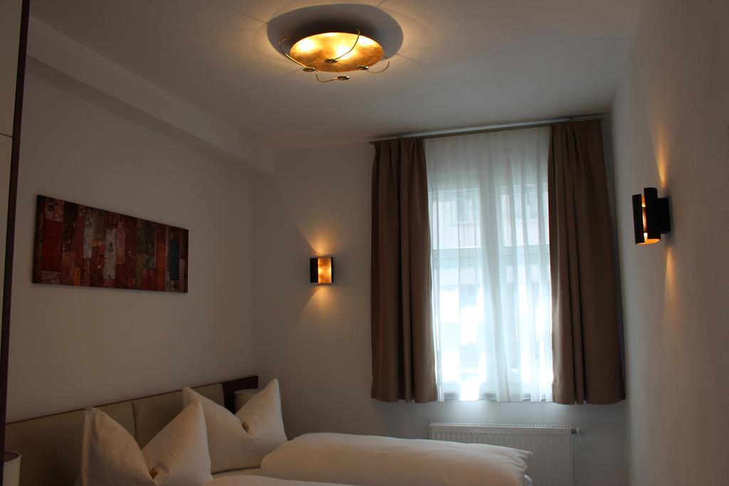 Hotel Schmales Haus Ulm Buitenkant foto